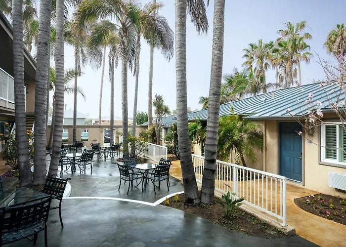 Pb Surf Beachside Inn